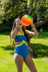 Trikini azul con detalles amarillo flúor
